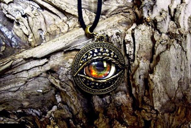 Amulet pendant to bring prosperity and good luck